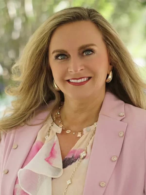 Photo of Dana Glasser